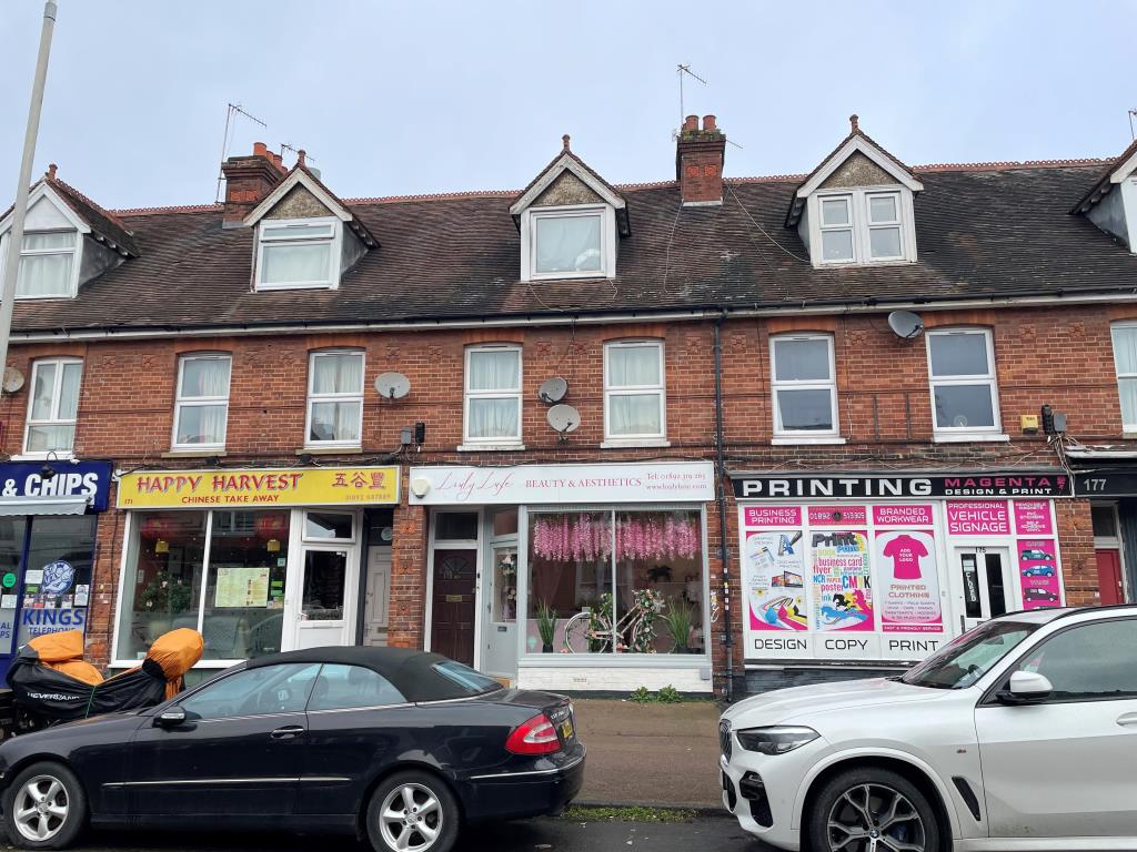 Lot: 122 - VACANT LONG LEASEHOLD SHOP -